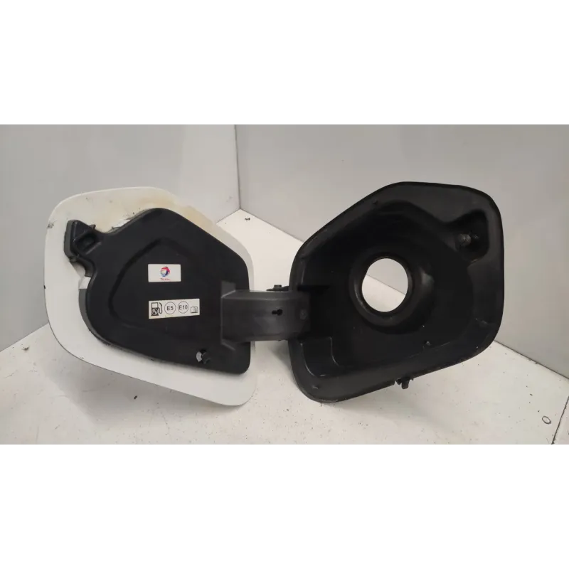 Volet de trappe carburant peugeot 208