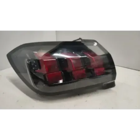 Feu arriere gauche peugeot 208