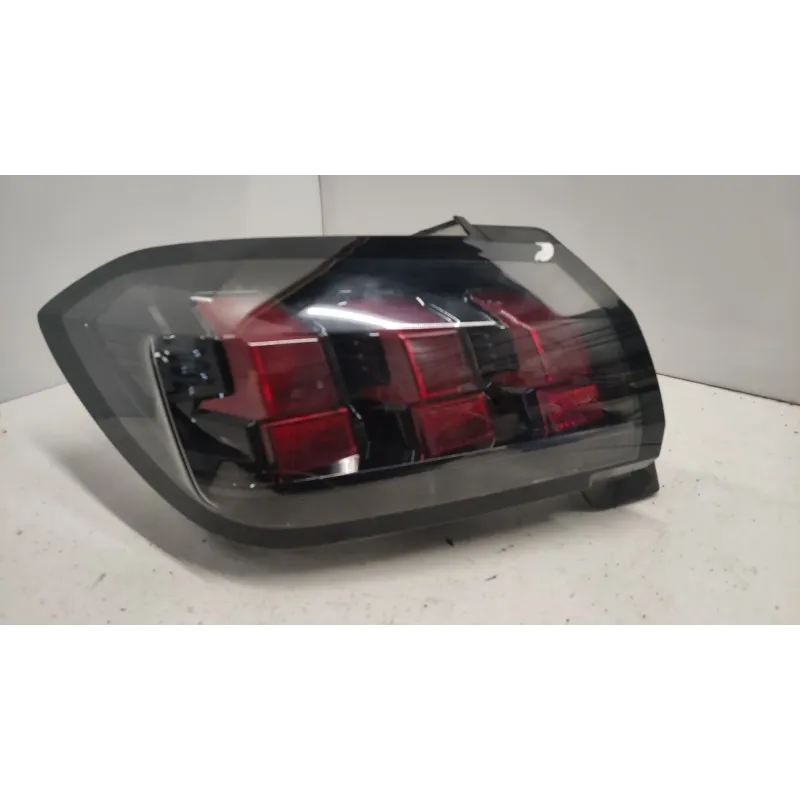 Feu arriere gauche peugeot 208