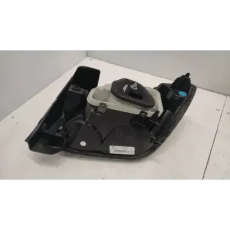 Feu arriere gauche peugeot 208