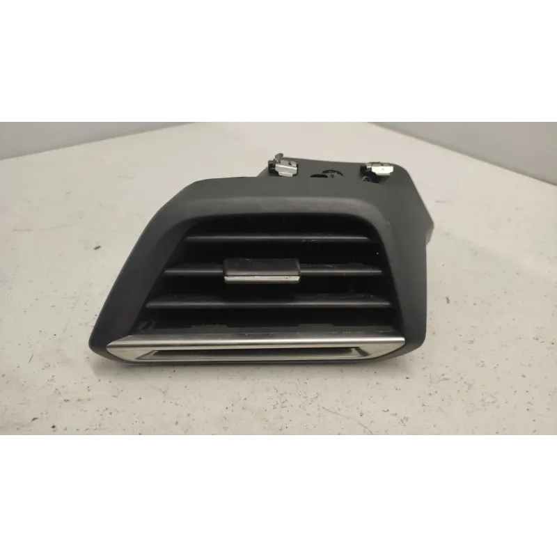 Grille aeration peugeot 208