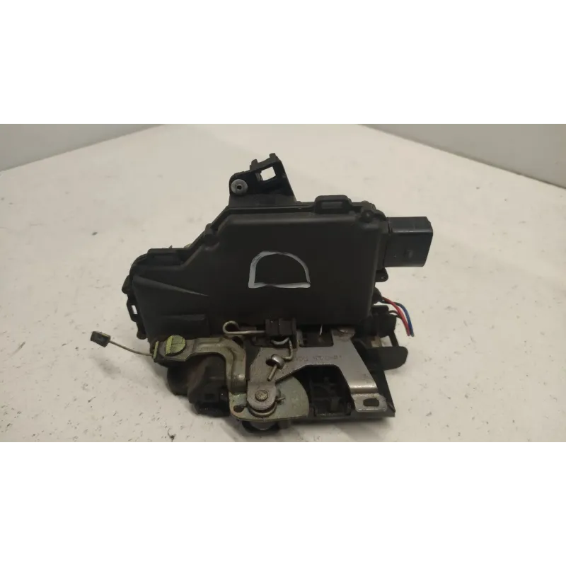 Serrure porte avant droit volkswagen new beetle 1c/9c/1y