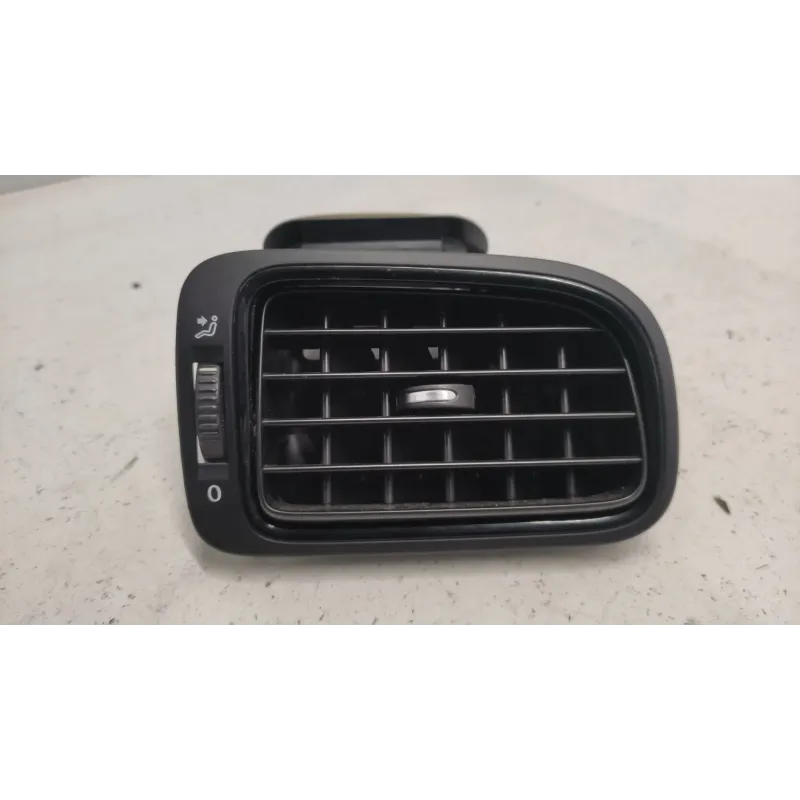 Grille aeration avant droite volkswagen polo 6r/6c v