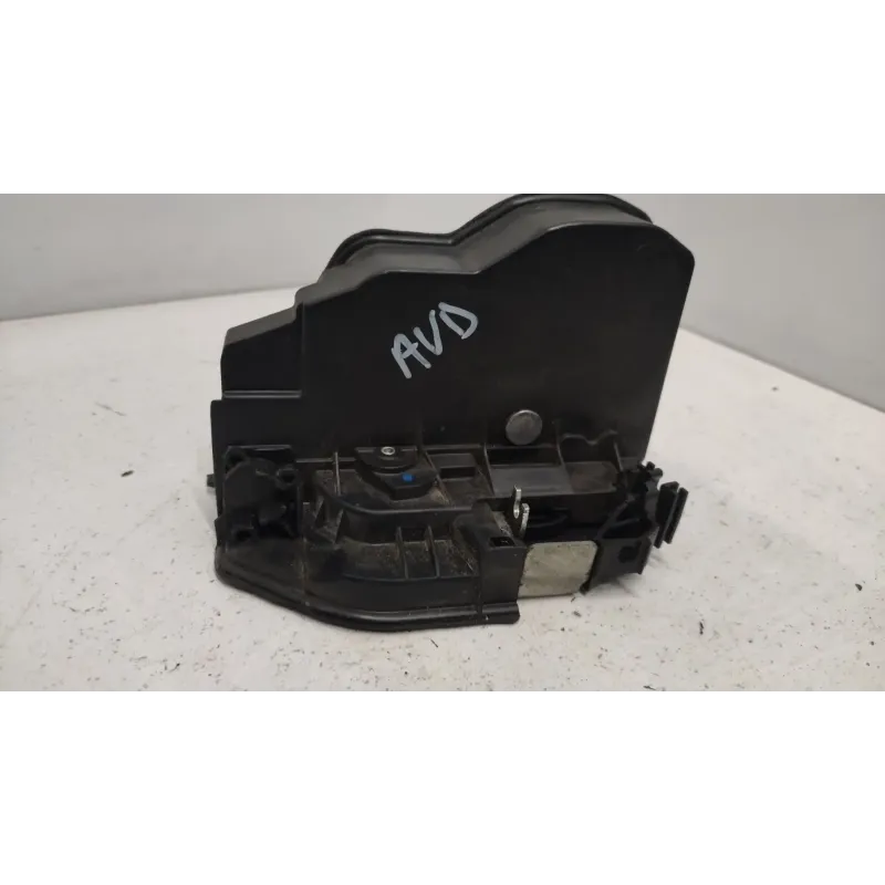 Serrure porte avant droit bmw serie 1 e87/e81