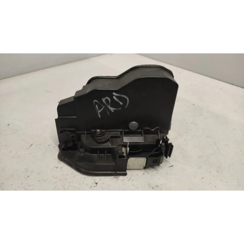 Serrure porte arriere droite bmw serie 1 e87/e81