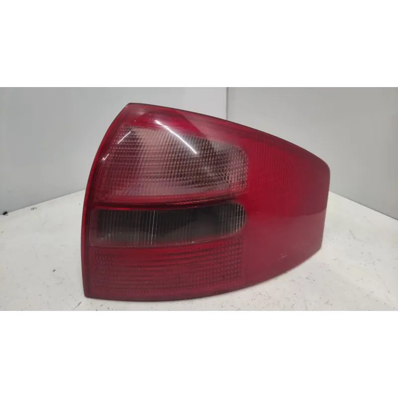 Feu arriere droit audi a6 4b c5