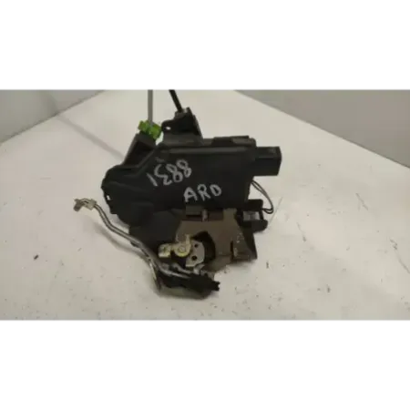 Serrure porte arriere droite audi a6 4b c5