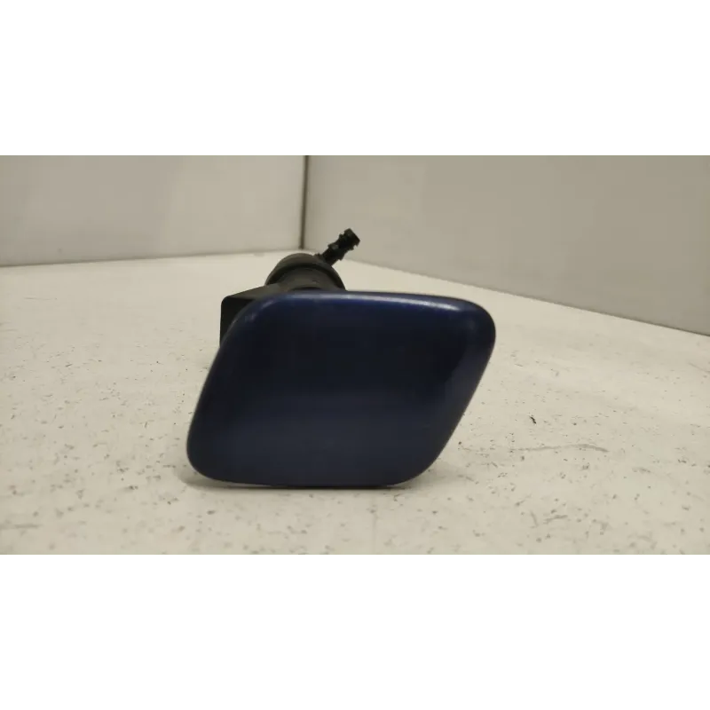 Cache gicleur lave-phare avant droit audi a6 4b c5