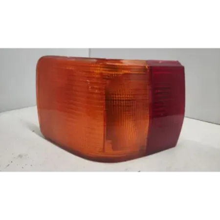 Feu arriere gauche audi 80