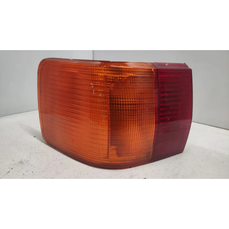 Feu arriere gauche audi 80