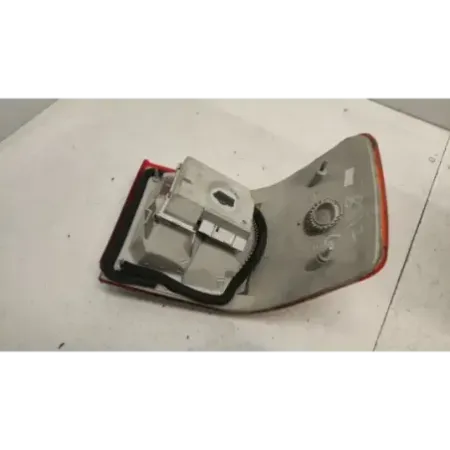 Feu arriere gauche audi 80