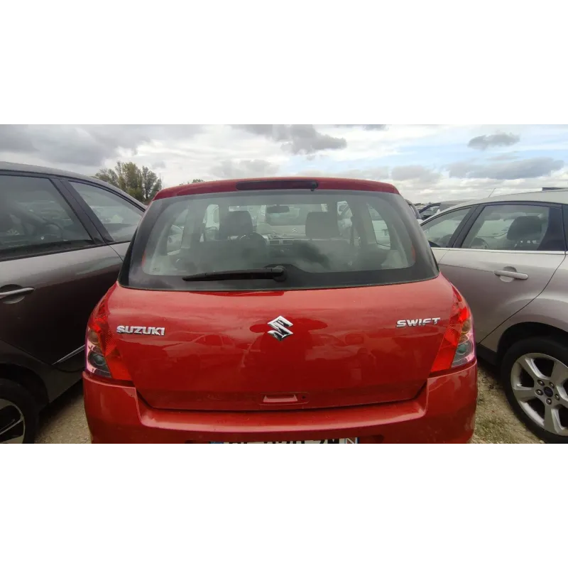 Malle / hayon / coffre suzuki swift