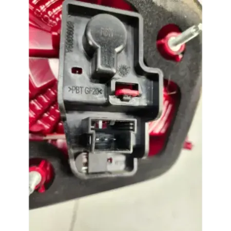 Feu arriere interieur droit volkswagen touareg 7p ii