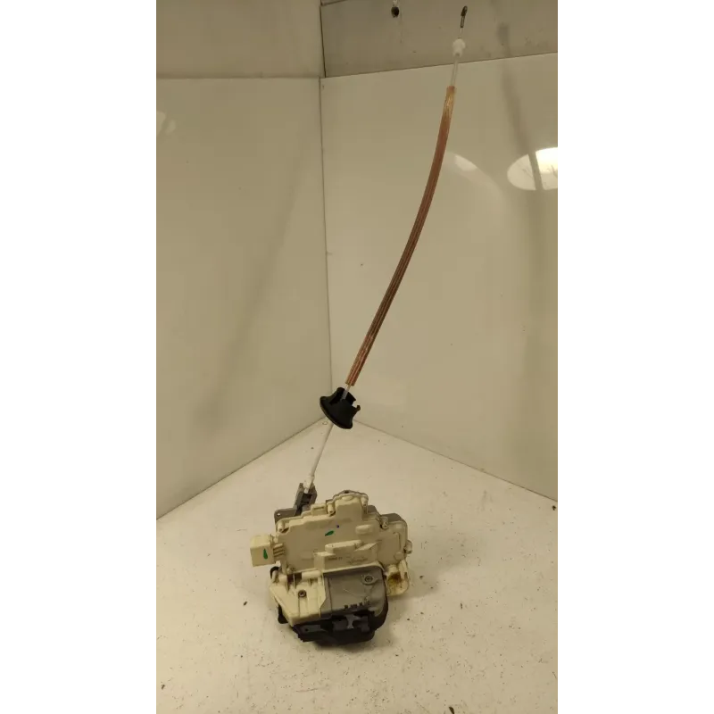 Serrure porte avant gauche audi a3 8p