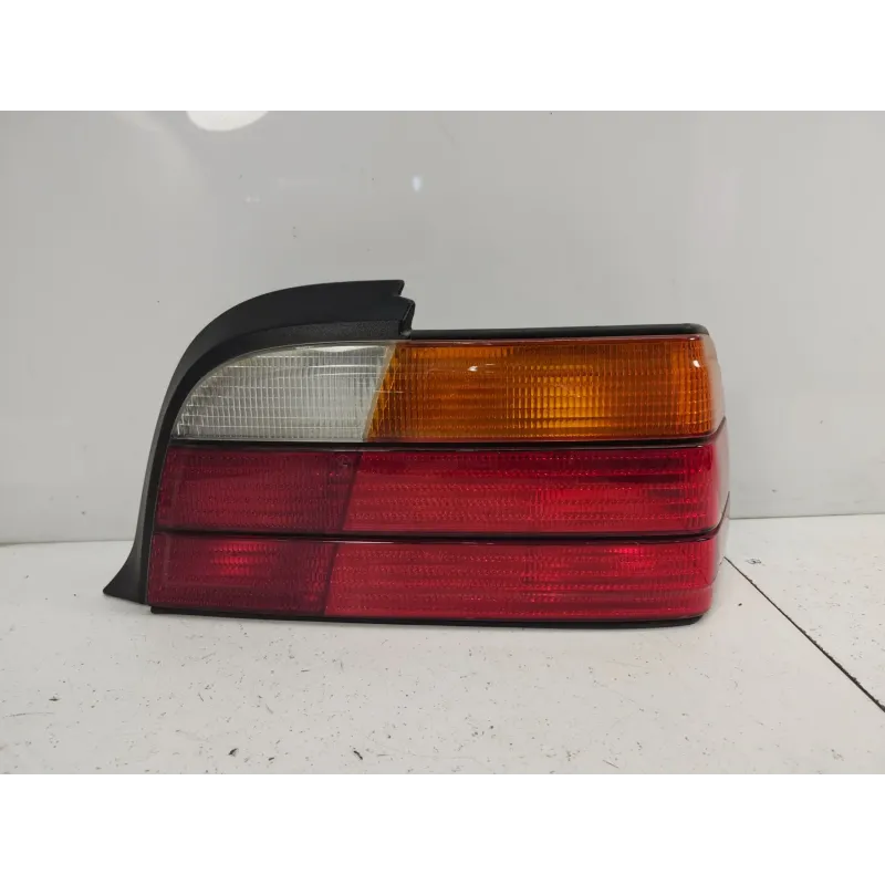 Feu arriere droit bmw serie 3 e36