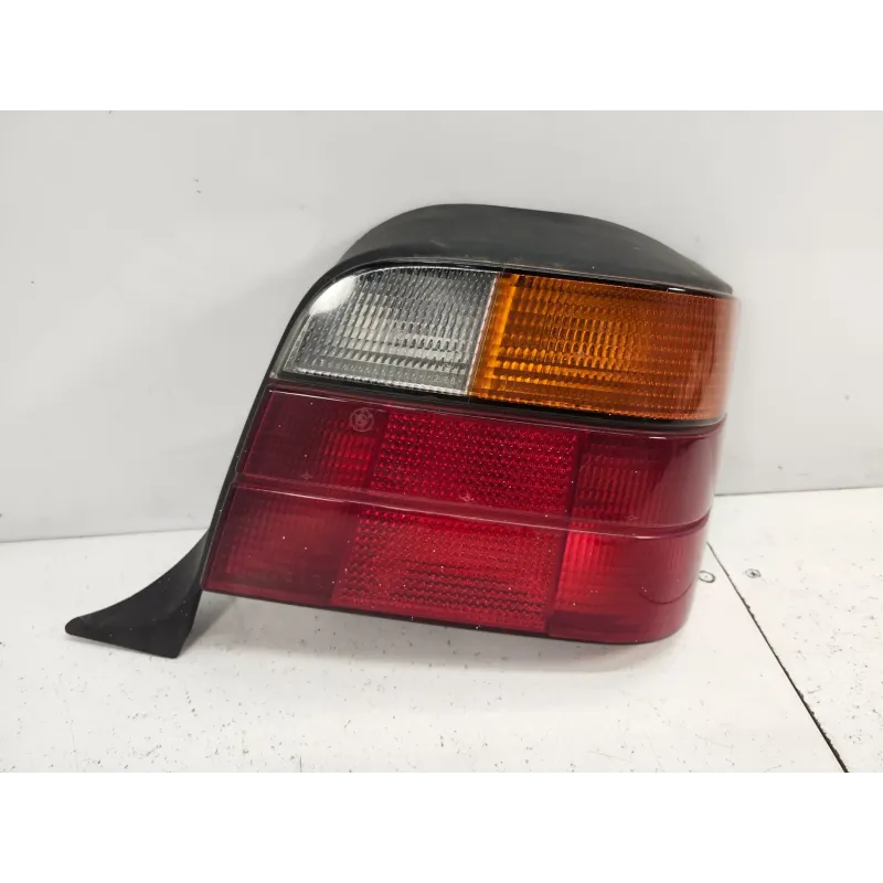 Feu arriere droit bmw serie 3 e36