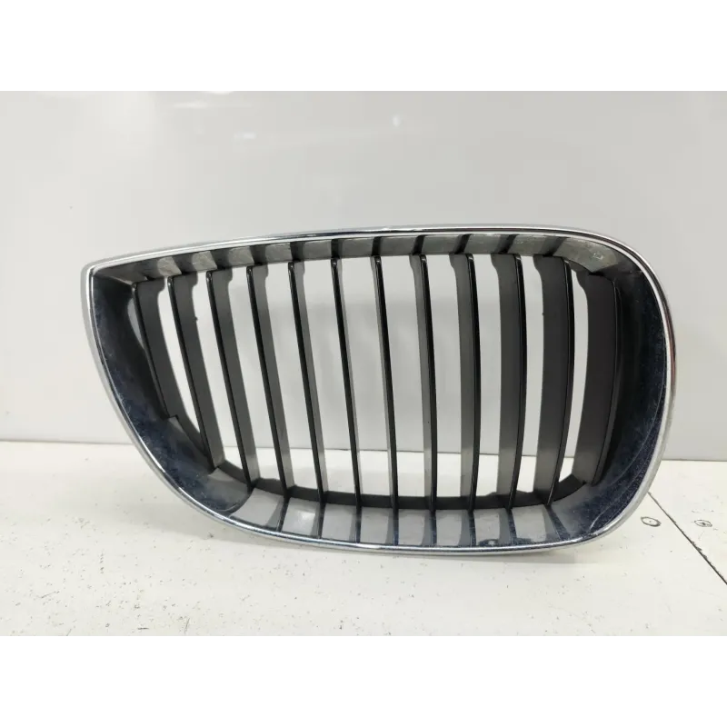 Calandre droit bmw serie 1 e87/e81