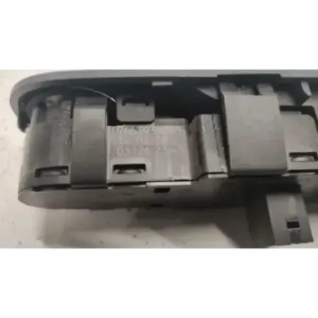 Commande leve-glace porte avant gauche citroen c4