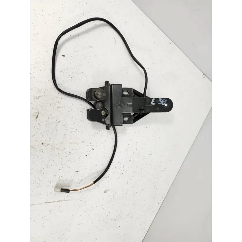 Serrure coffre arriere bmw serie 7 e38