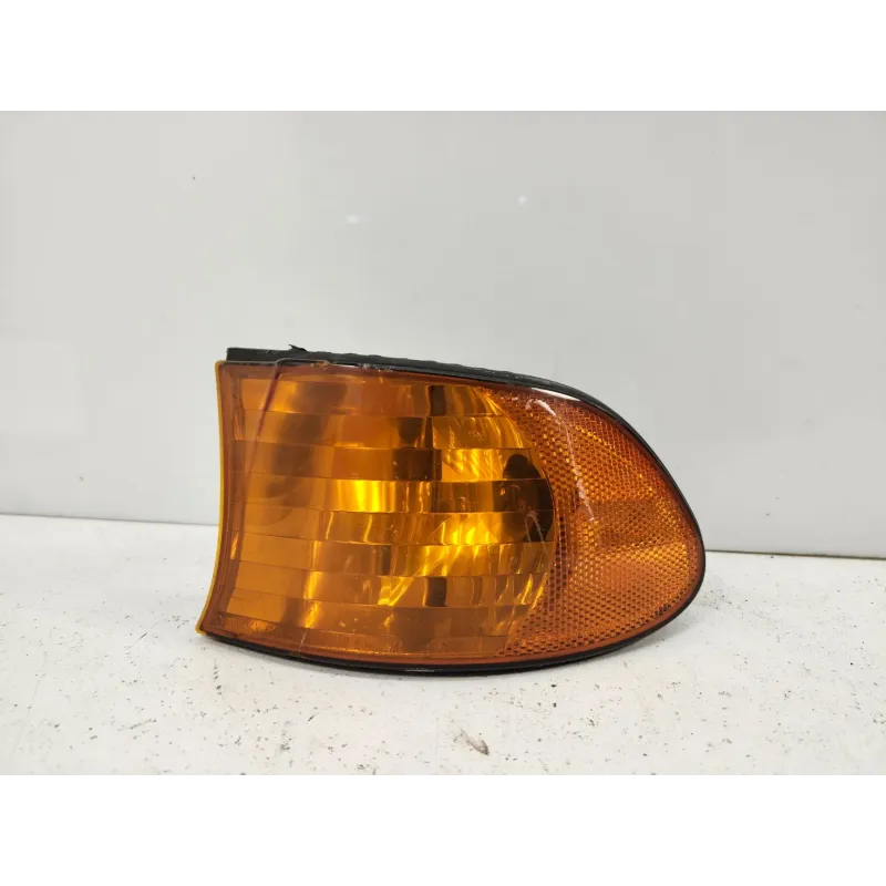 Clignotant avant gauche bmw serie 7 e38