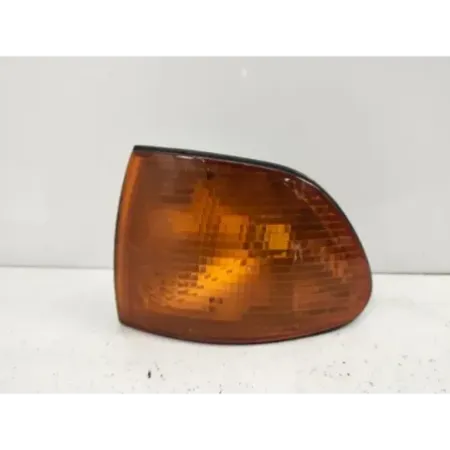 Clignotant avant gauche bmw serie 7 e38