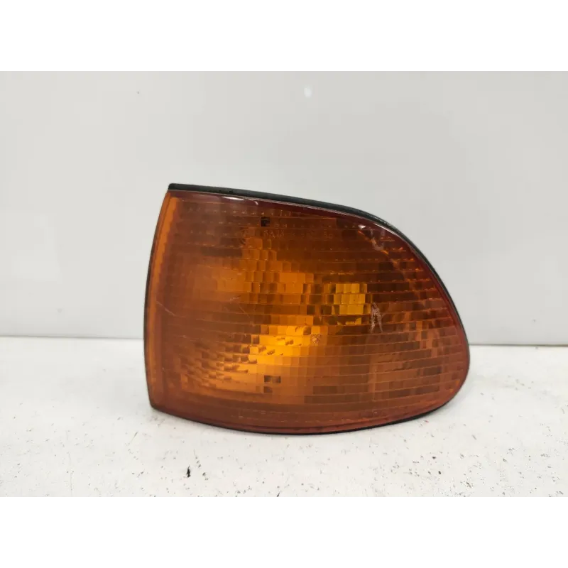 Clignotant avant gauche bmw serie 7 e38