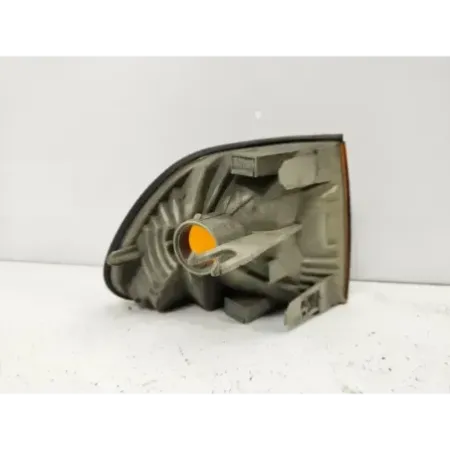 Clignotant avant gauche bmw serie 7 e38