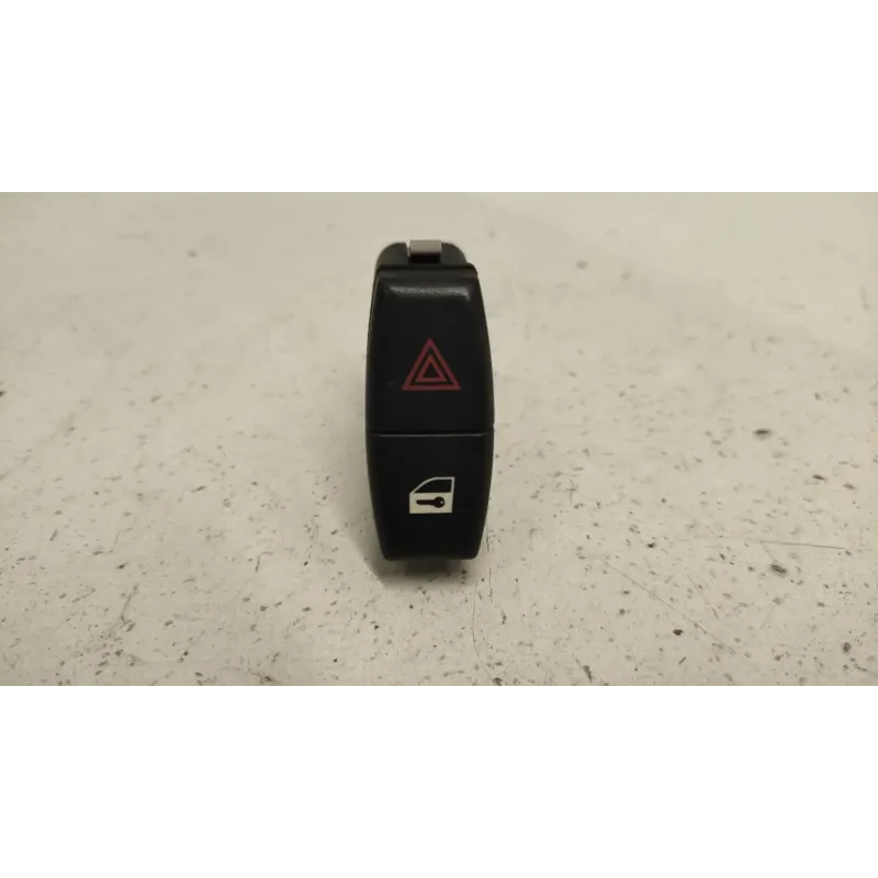 Bouton de warning bmw x3 e83