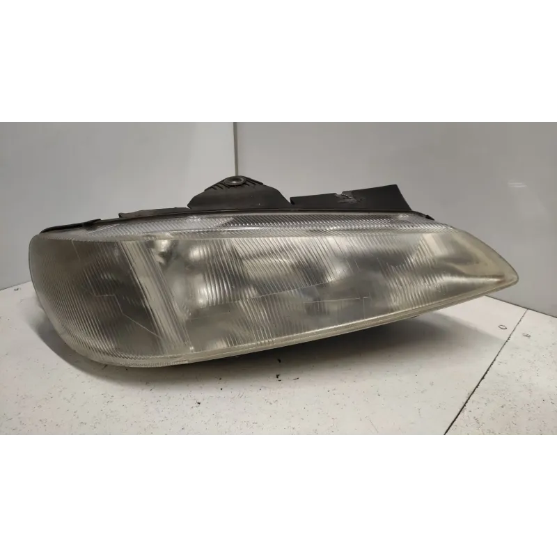 Phare droit peugeot 406