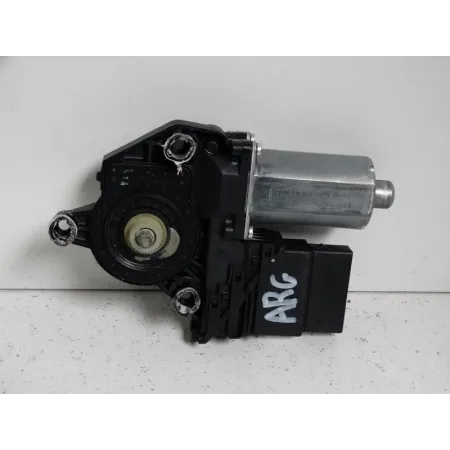 moteur de lève vitre arrière gauche 1K0959703K VW4 VW Golf 5 pièce d'occasion 