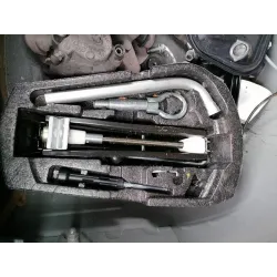kit outils de coffre avec cric Polo 6R/6C VW pièce d'occasion