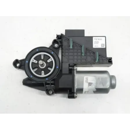 moteur de lève avant droit 6y2959801 VW Polo 9N 5p 05 à 09 d'occasion 