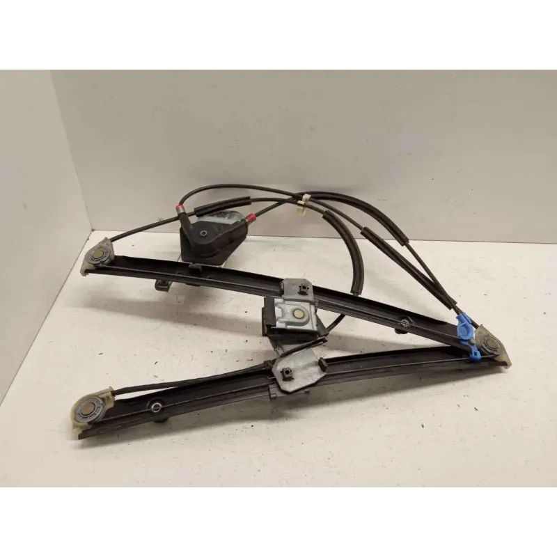 Leve-vitre avant gauche