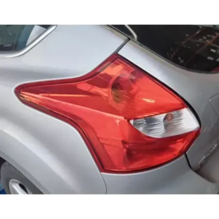Feu arriere gauche ford focus