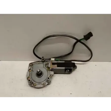 Leve-vitre avant droit