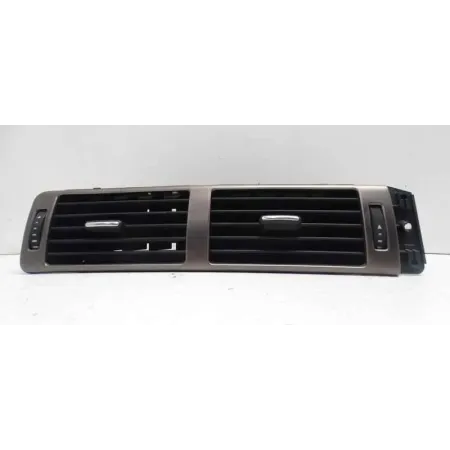 Grille aeration centrale avant