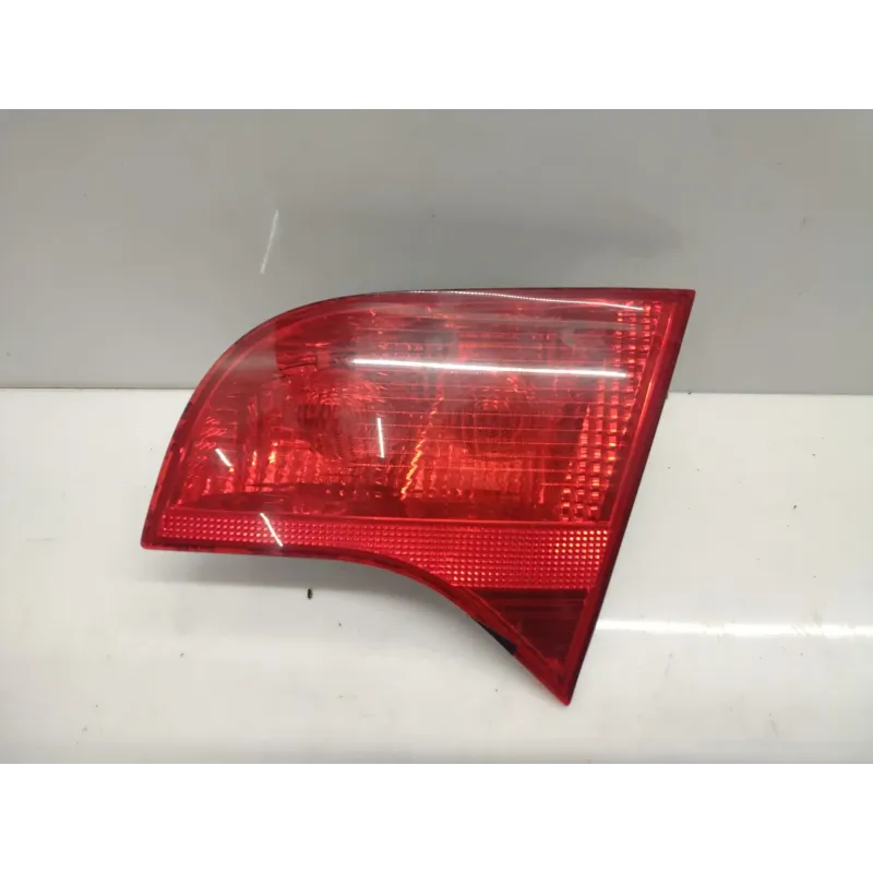 Feu arriere interieur droit audi a4 8e b6/b7