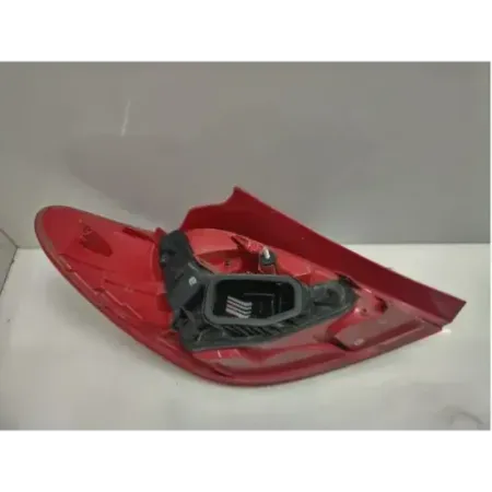 Feu arriere droit peugeot 207