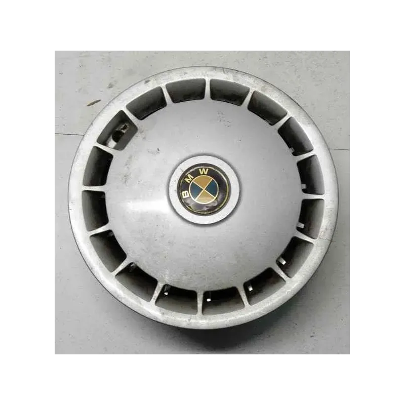 Lot enjoliveur de roue