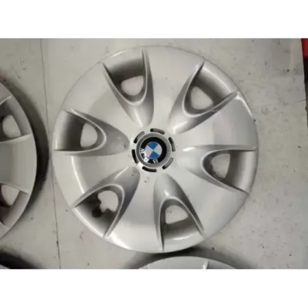 Lot enjoliveur de roue