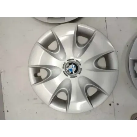 Lot enjoliveur de roue