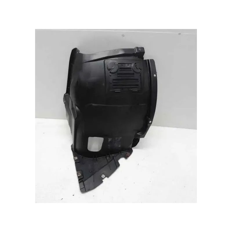 Pare-boue aile avant gauche 1/2