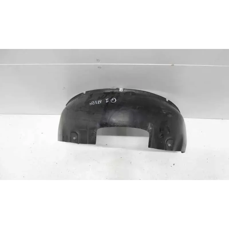 Pare-boue aile avant gauche