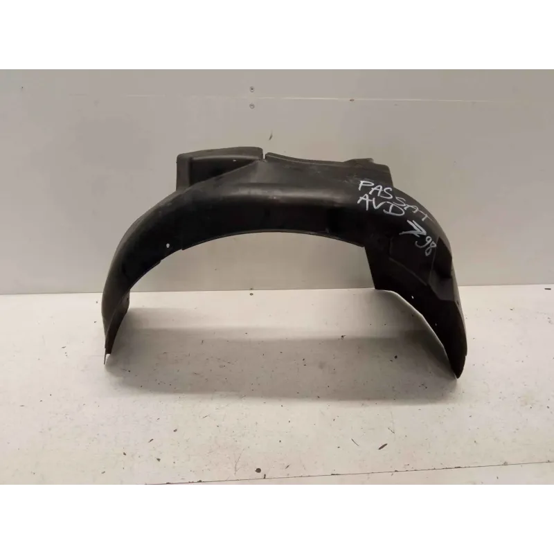 Pare-boue aile avant droite