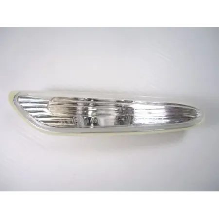 Repetiteur avant droit