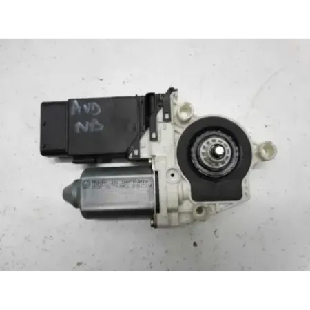 Moteur leve-glace avant droit