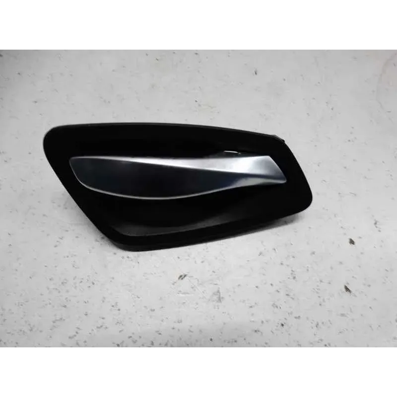 Poignee interieur porte avant gauche