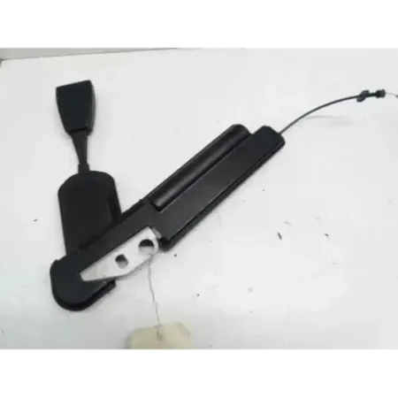 Pretensionneur avant droit