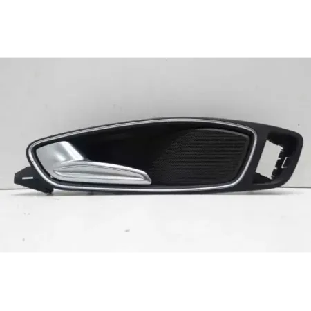 Poignee interieur porte avant gauche