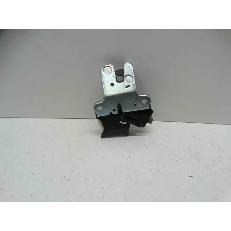 Serrure coffre arriere audi a5